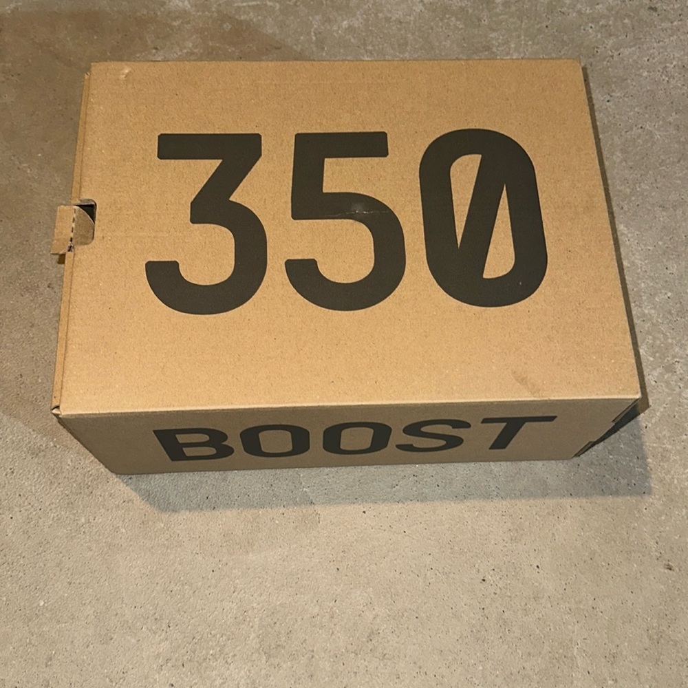 Yeezy 350 V2 shoe box authentic empty